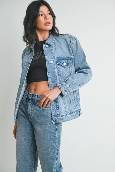3 Ways to Style an Oversized Jean Jacket: Work, Weekend &amp; Night Out