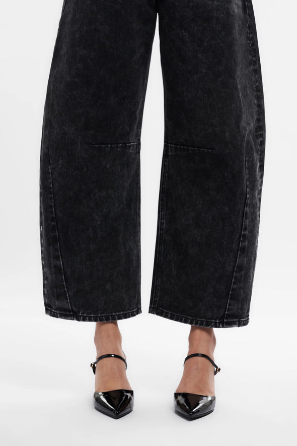 Katia Tailored Barrel Jean In Black