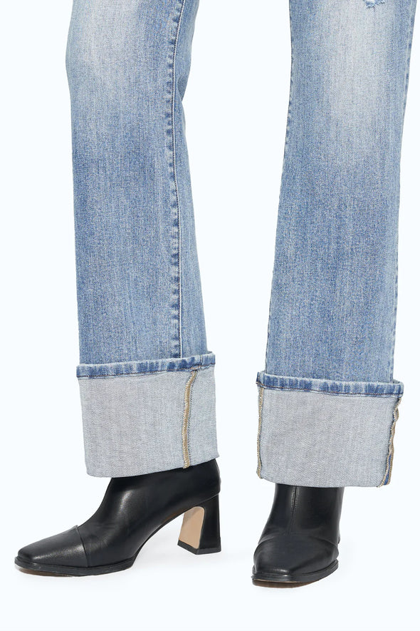 Flora Mid Rise Cuffed Jean In Stellar