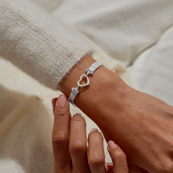 Bracelet Bar Heart Clasp Bracelet In Silver Plating